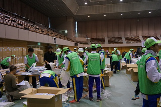 大会にかかせないボランティアの力（参加賞受付）