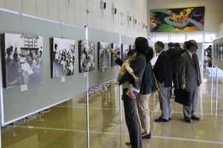 60年のあゆみを振り返る写真パネル展