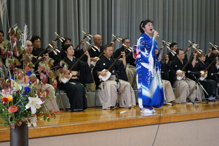 会場に響き渡る力強い歌声