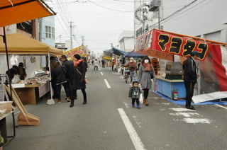 23の露店が軒を連ねました