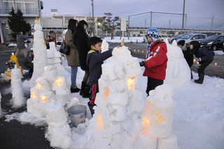 雪灯籠や雪像がいっぱい