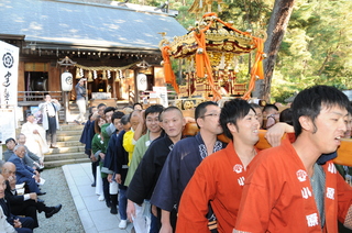 天童神輿会による祝いの渡御