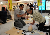 大勢の皆さんが見学に